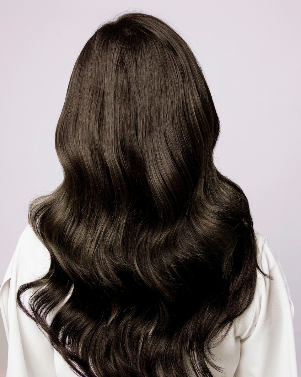 chevelure de femme brune et saine