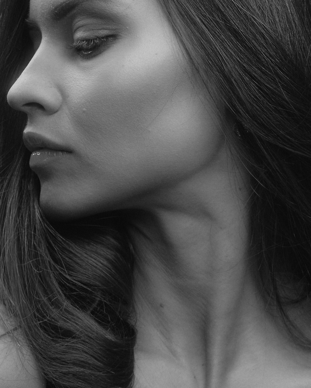 Profil de femme à la Clinique Derma M
