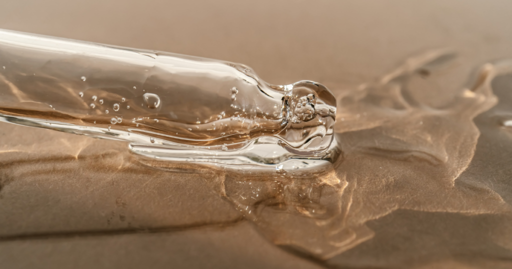 Sérum en bouteille de rétinol, vitamine A