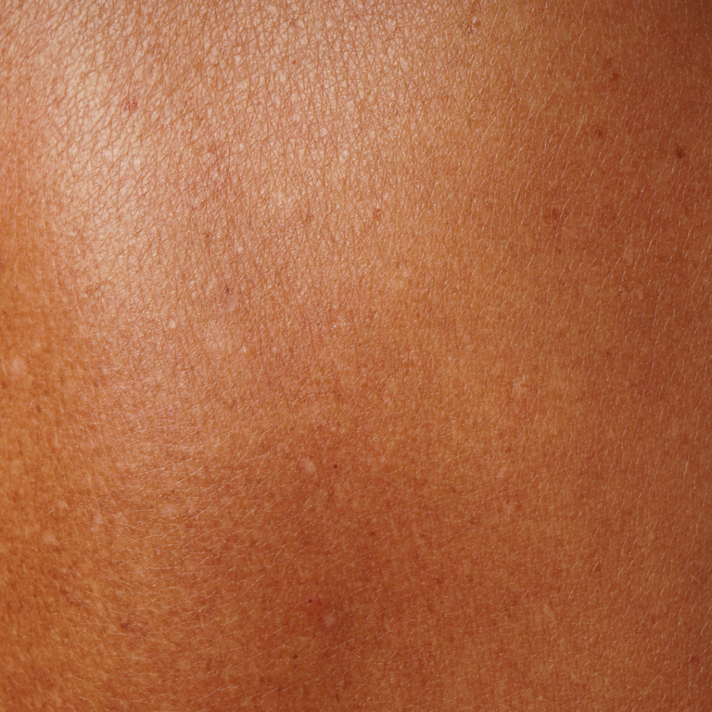 Peau saine, hydratée et bronzée.